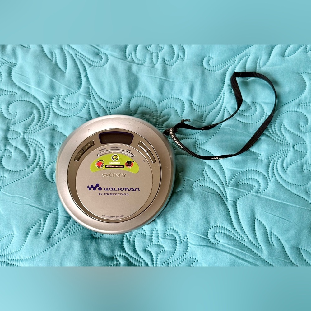 Vintage 😎 Sony Silver CD Walkman for music, skip-free tech & retro design!! 💿 🎶
